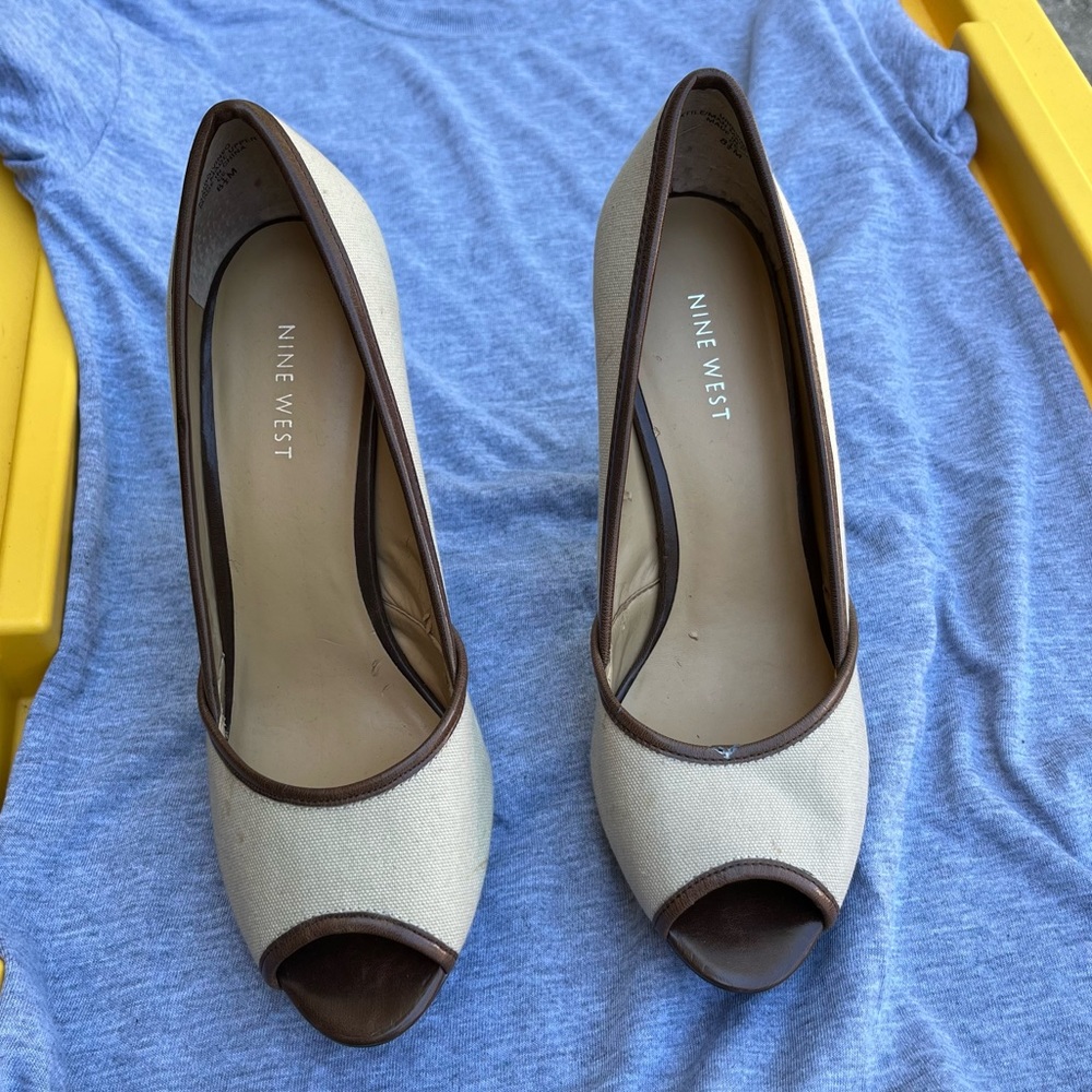 Nine West Platform Pumps Heels in Cream Linen, Brown Ribbing & Open Toe/Peep-toe